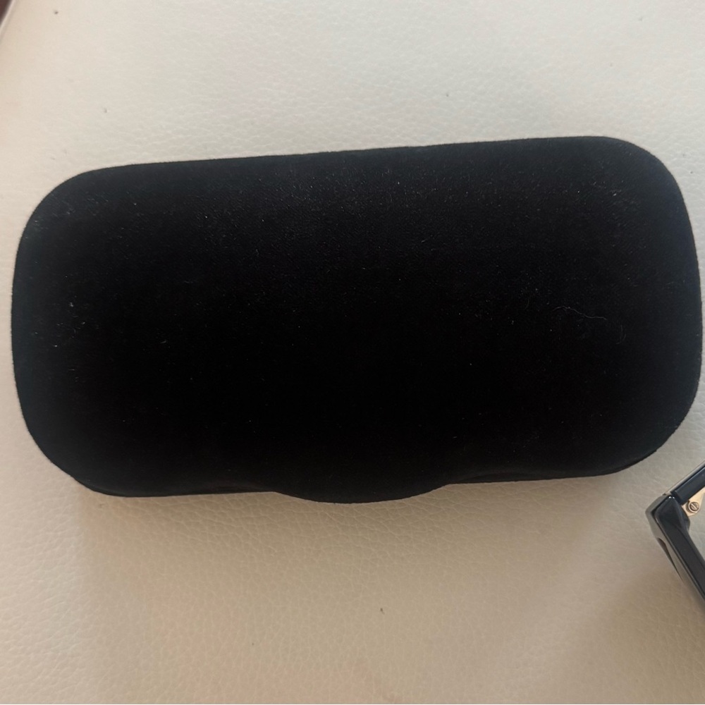 Gucci Black Unisex Sunglasses with Case Slight Scuffs - Picture 11 of 13